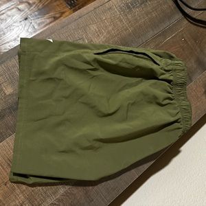 Men's Gymshark 5" Inseam Short, Size Medium